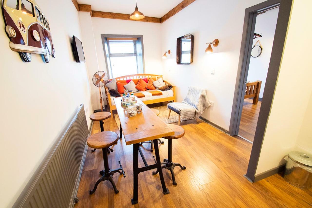 Nik The Greek Bed & Breakfast Burry Port Exterior foto
