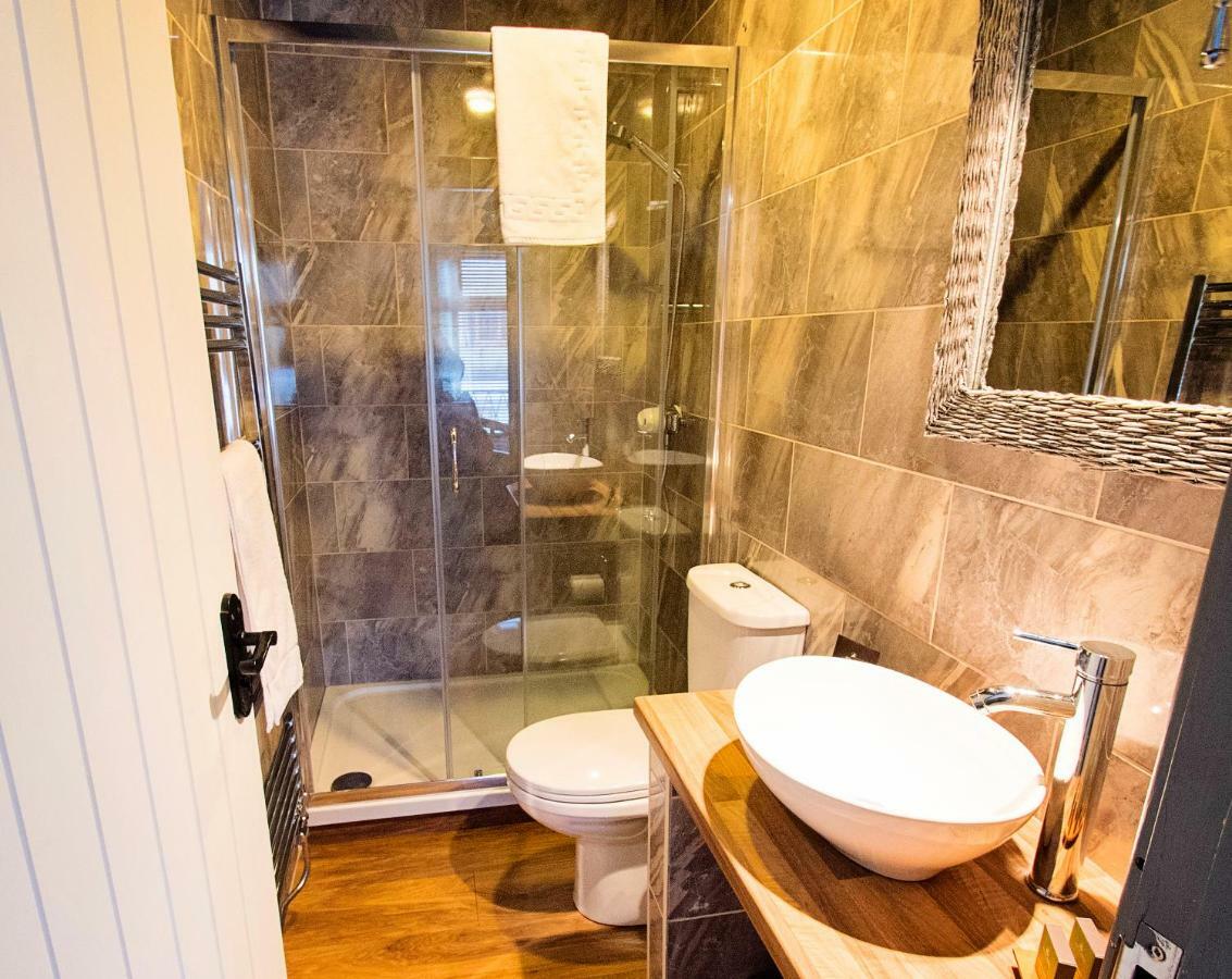 Nik The Greek Bed & Breakfast Burry Port Exterior foto