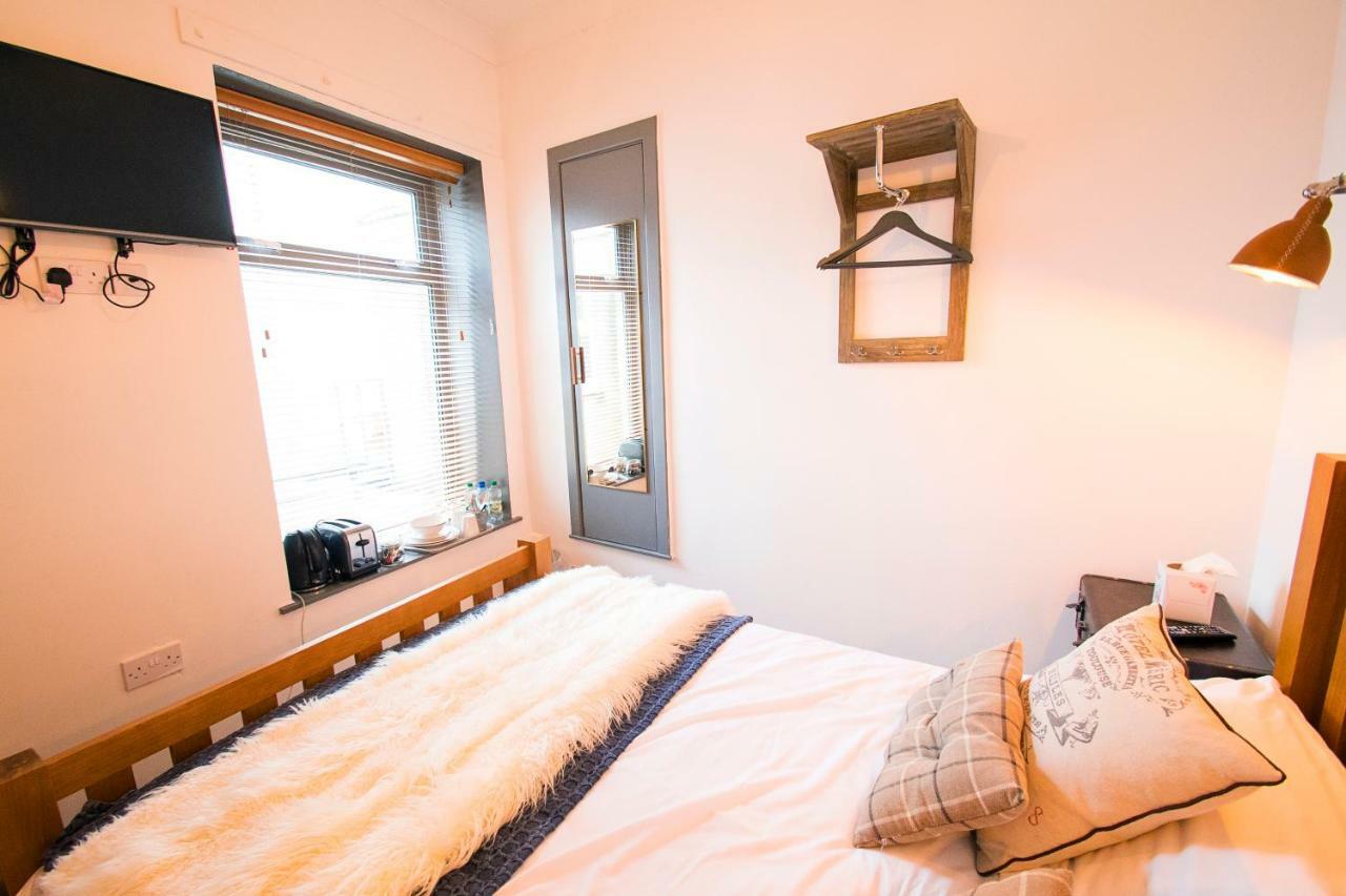 Nik The Greek Bed & Breakfast Burry Port Exterior foto