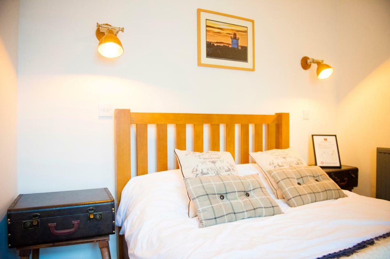 Nik The Greek Bed & Breakfast Burry Port Exterior foto